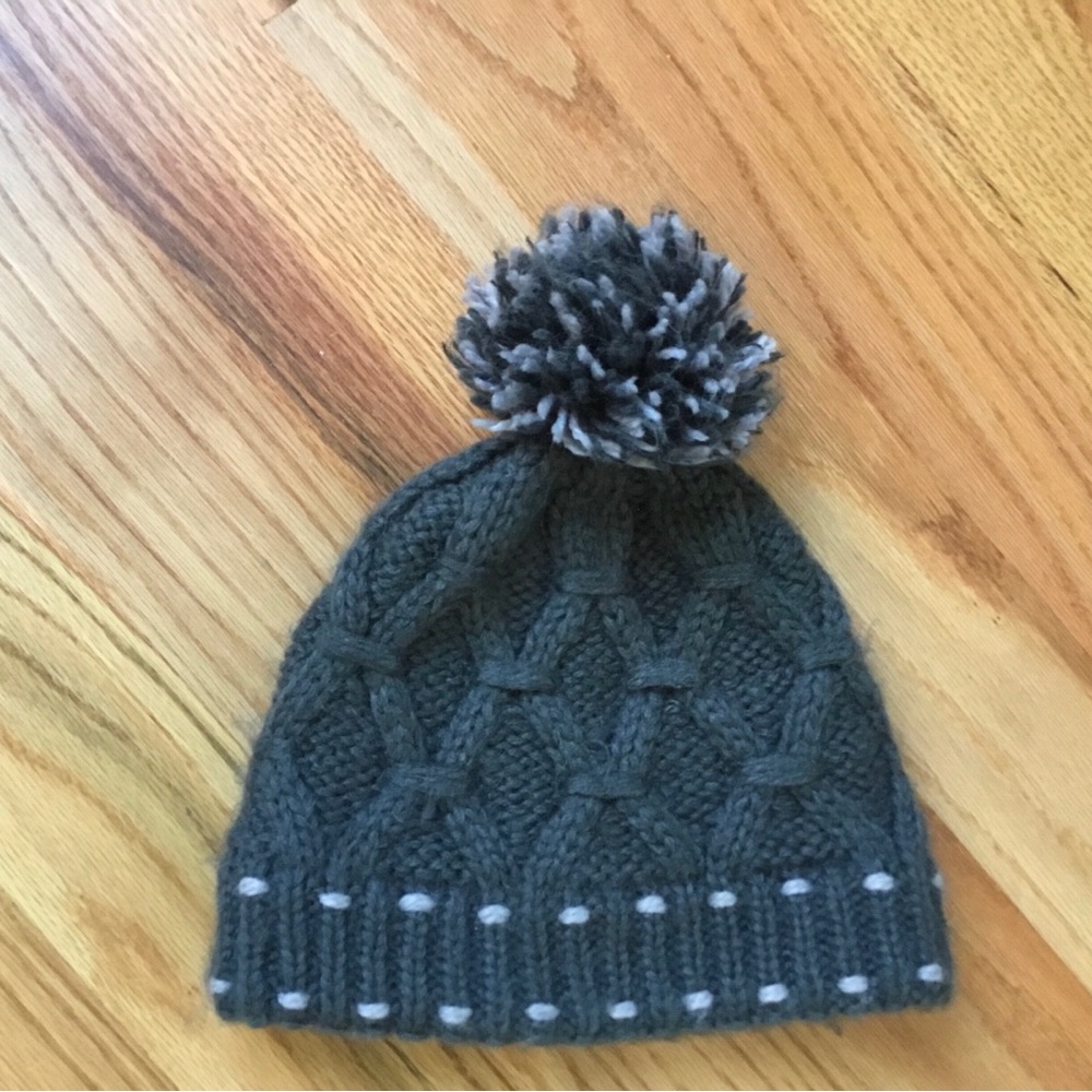 Cozy Gray Knit Pom-Pom Beanie